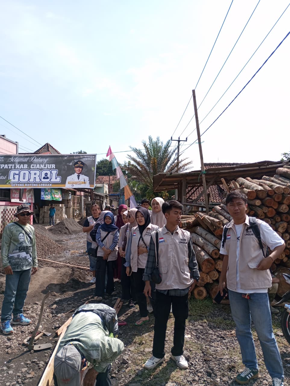 Program GOROL (Gotong Royong Lobaan) di Desa Sukamaju